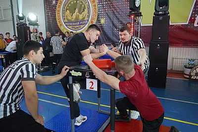 Джанкойские рукоборцы завоевали три медали на новогоднем турнире в Краснодарском крае