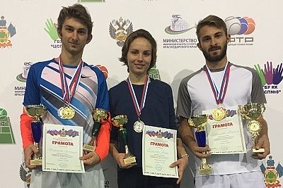 Крымские теннисисты собрали урожай медалей в чемпионате ЮФО