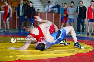 Сборная Крыма по вольной борьбе завоевала 10 медалей на юниорском первенстве ЮФО!