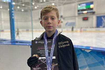 Симферополец Георгий Шульц выиграл окружные соревнования по фигурному катанию на коньках