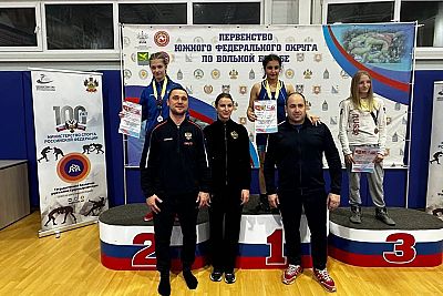 У представительниц Крыма и Севастополя – пять медалей на двух первенствах ЮФО по женской борьбе