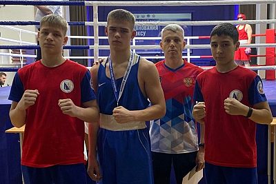 Шесть медалей привезли юные боксеры полуострова со Всероссийских соревнований в Грозном