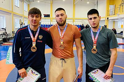 У крымских борцов-классиков – четыре "бронзы" на первенстве ЮФО среди юниоров до 24 лет