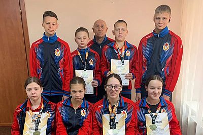 Юные севастопольские пловцы завоевали шесть медалей на турнире в Москве
