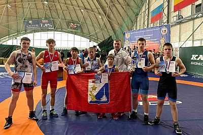 Севастопольские борцы-классики взяли семь медалей на турнире в Рязани