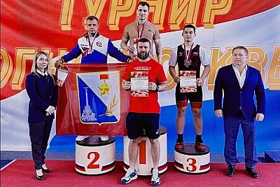 "Лифтеры" из Крыма и Севастополя завоевали 10 медалей на престижном Всероссийском турнире в Москве