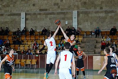 Юноши из Керчи выиграли первенство Крыма по баскетболу