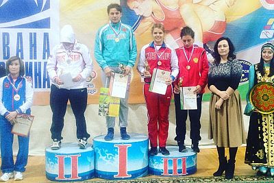 Крымчанки завоевали три медали в соревнованиях по вольной борьбе в Башкортостане