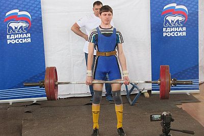 Керчанин Александр Попов выиграл соревнования по пауэрлифтингу в Волгоградской области