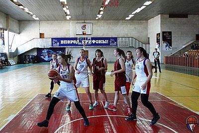 Симферопольский "Орлан-2" одержал три победы в перенесенных матчах женского баскетбольного чемпионата Крыма