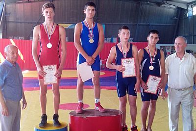 Все победители и призеры первенства Крыма по вольной борьбе среди юношей до 16 лет