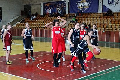 В стартовом туре женского баскетбольного чемпионата Крыма сыгран только один матч
