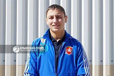 Бахчисараец Ридван Османов тренируется с юношеской сборной России по греко-римской борьбе