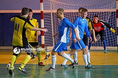 Во втором дивизионе футзальной "Арсеналъ Лиги Крыма" – 42 команды, три группы