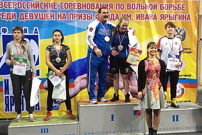 Все победители и призеры Всероссийских соревнований по женской борьбе в Смоленске