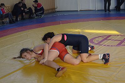 Все победители и призеры первенства Крыма по женской борьбе среди юниорок до 21 года