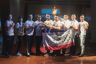 Сборная Крыма заняла второе общекомандное место на новогоднем турнире по армрестлингу в Москве