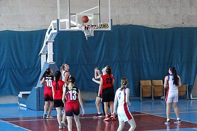 Воспитанницы столичной спортшколы № 2 уже вторые в женском баскетбольном чемпионате Крыма