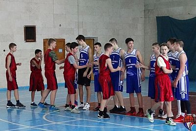 Баскетболисты СШ № 2 выиграли все матчи первого круга юношеского баскетбольного первенства Крыма