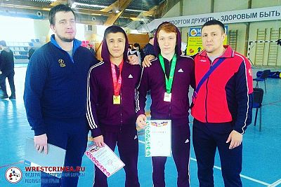 Крымские борцы-классики завоевали шесть медалей на юниорском первенстве ЮФО