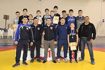 Крымские борцы-классики завоевали 11 медалей в первенстве ЮФО среди младших юношей